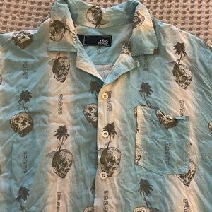 Men’s Lost brand button t shirt. Size large